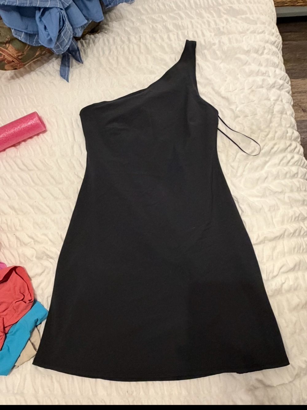 Abercrombie & Fitch One-Shoulder tennis dress